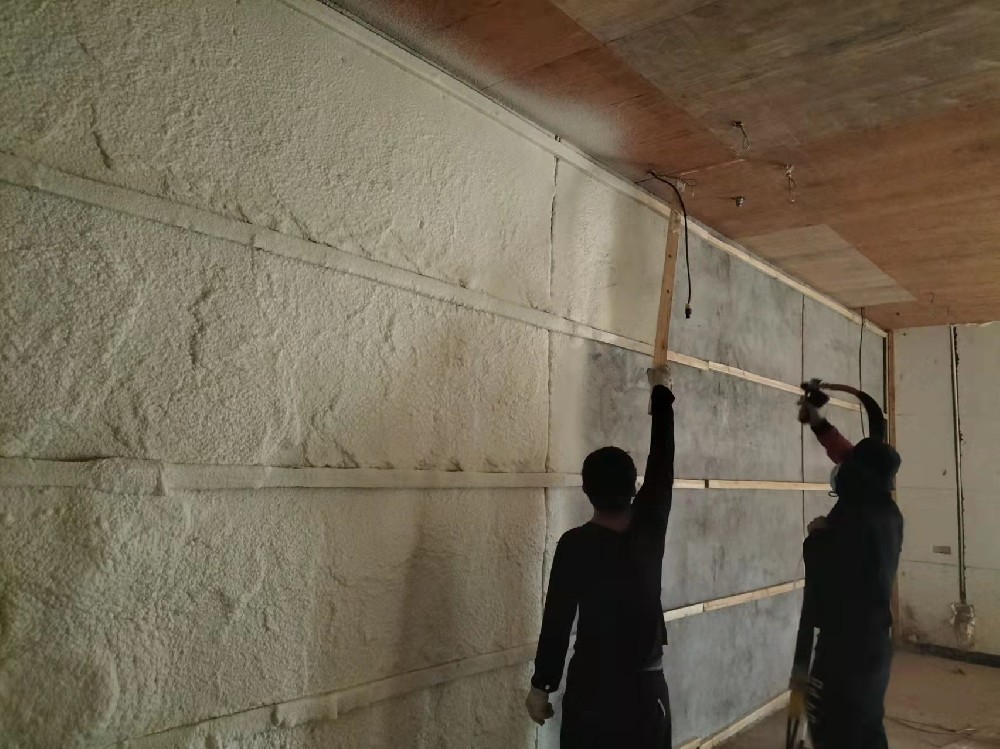 木屋保溫噴涂聚氨酯 木屋保溫噴涂聚氨酯